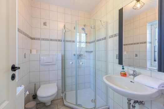 Eines der Badezimmer mit Dusche