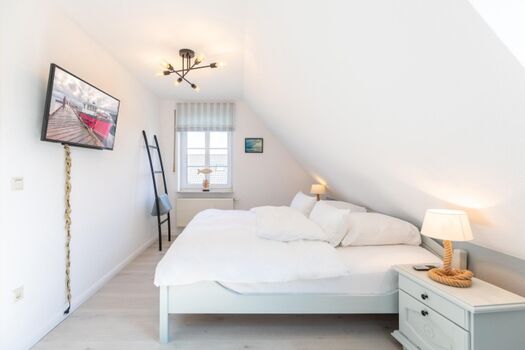 Eines der beiden Schlafzimmer im OG