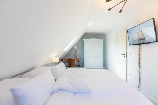 Eines der beiden Schlafzimmer im OG