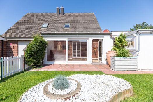 Helles Ferienhaus mit idyllischem kleinen Garten