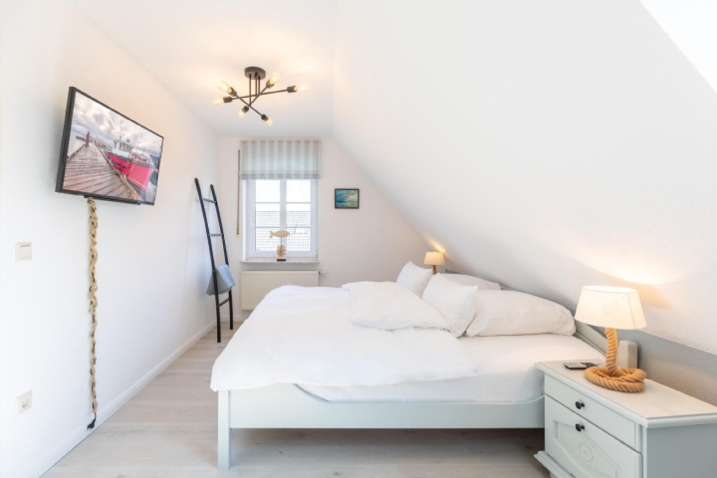 Eines der beiden Schlafzimmer im OG