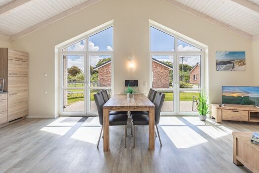 Heller offener Essbereich