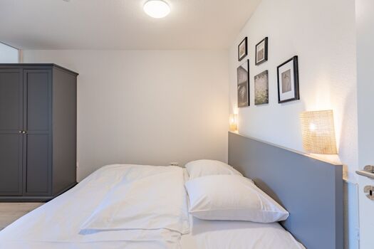 Sandloper - Hauptschlafzimmer mit großem Doppelbett (180x200cm)