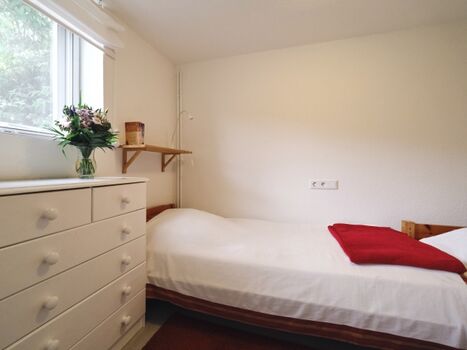 Schlafzimmer mit zwei Einzelbetten