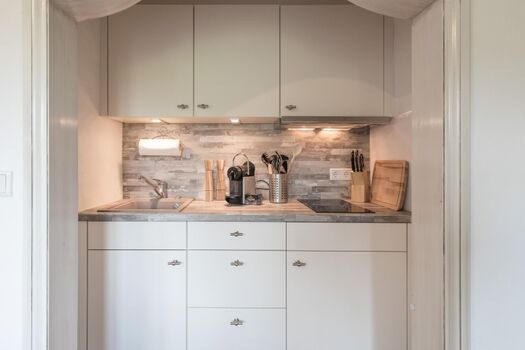 Gut ausgestattete Küche