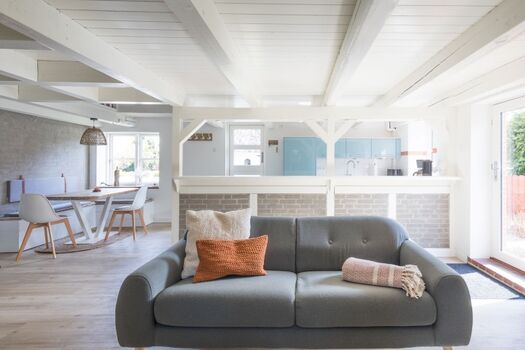 Wohnbereich mit Zugang zur Terrasse