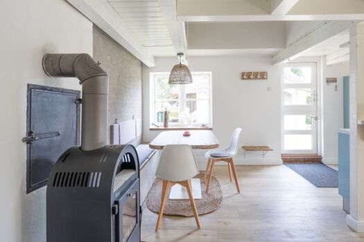 Essbereich mit Kaminofen