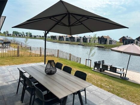 Grosse XXL Tafel mit Ampelschirm 