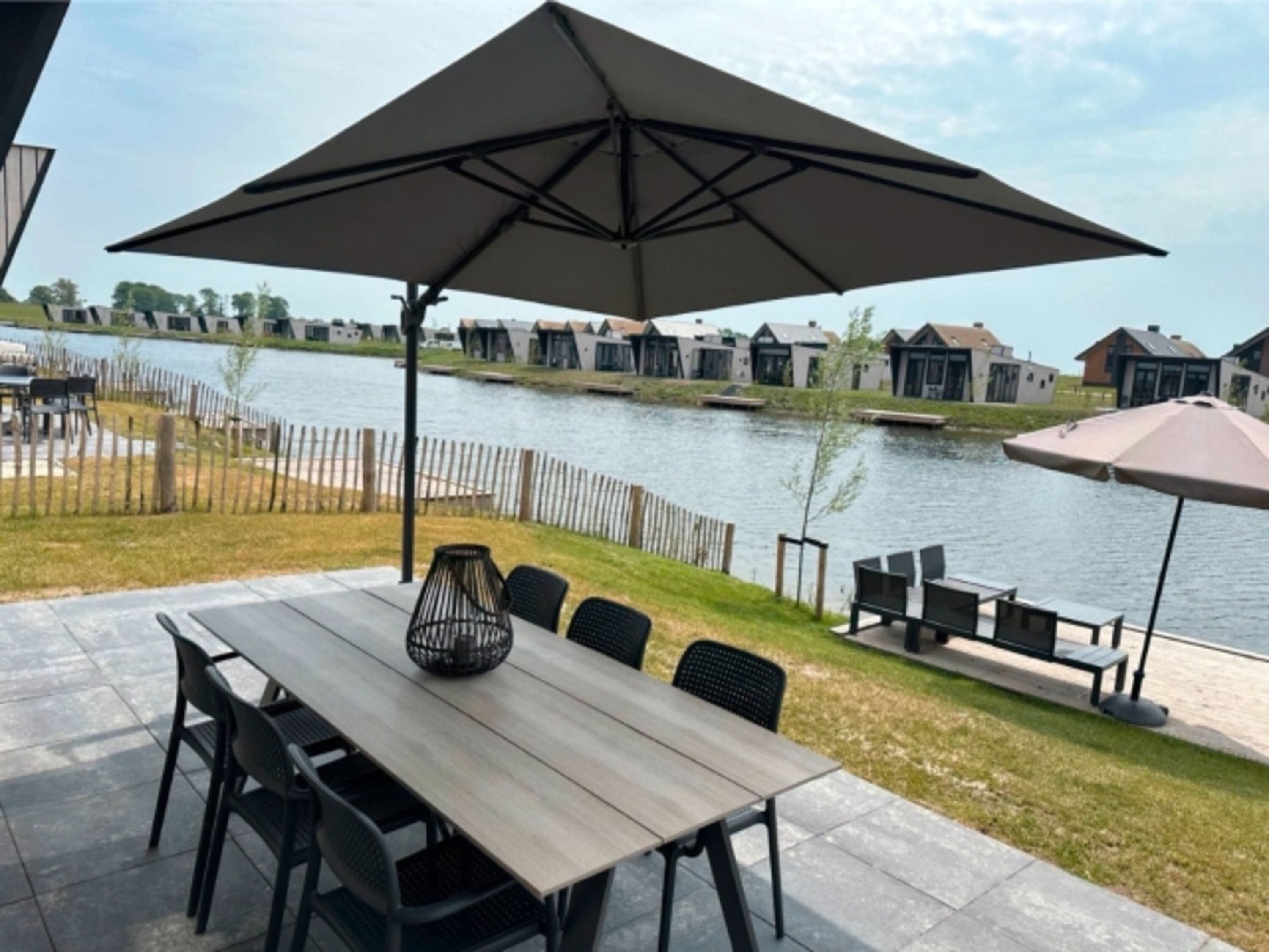 Grosse XXL Tafel mit Ampelschirm