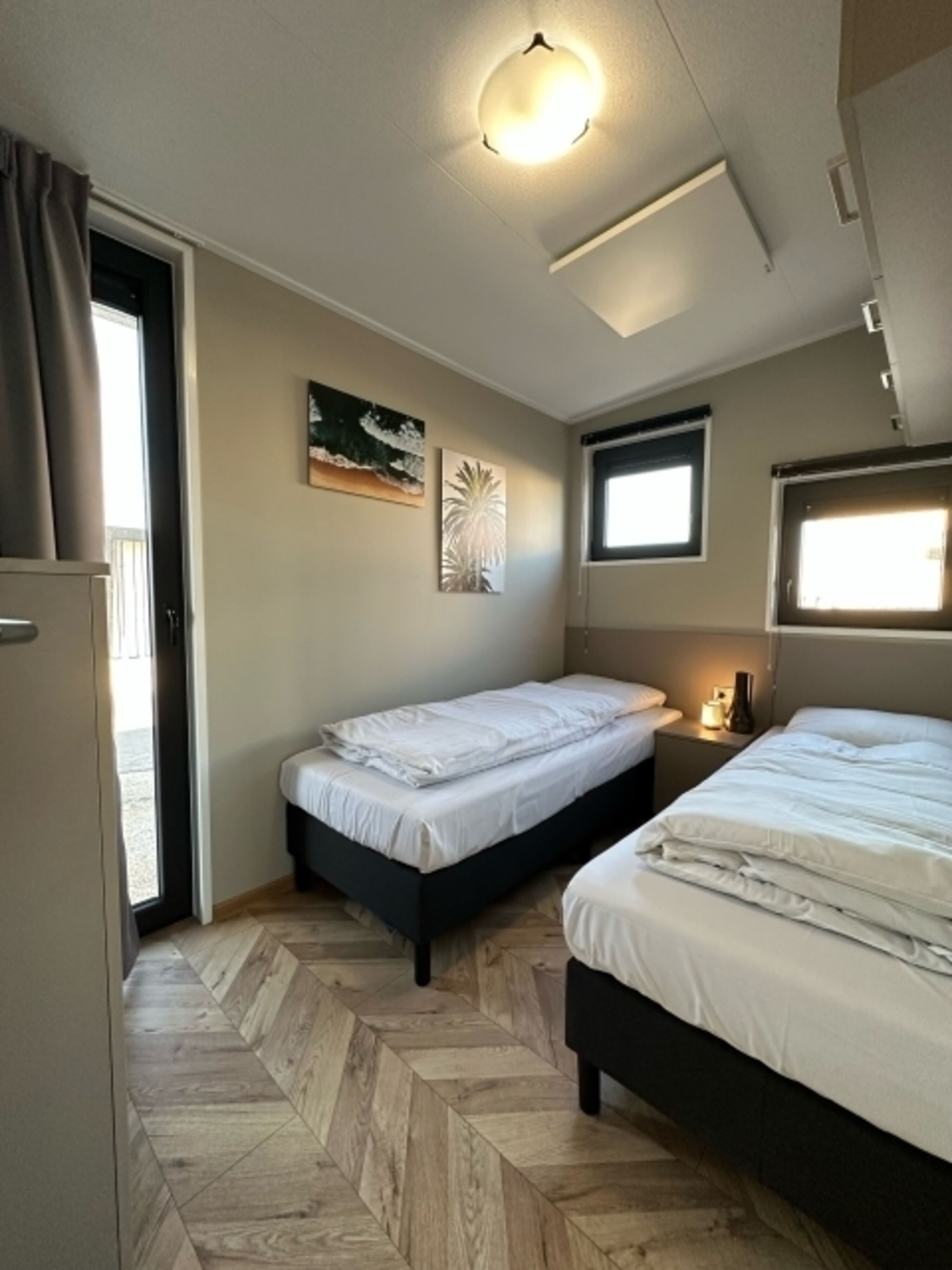 2 Zimmer mit 44 LG Smart TV , Playstation