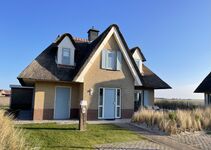 Reetdach-Traumvilla, fußläufig zum Meer, mit eingezäuntem ...