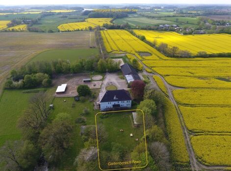 Eingezäunter Gartenbereich der Ferienwohnung auf der Rückseite des Hauses