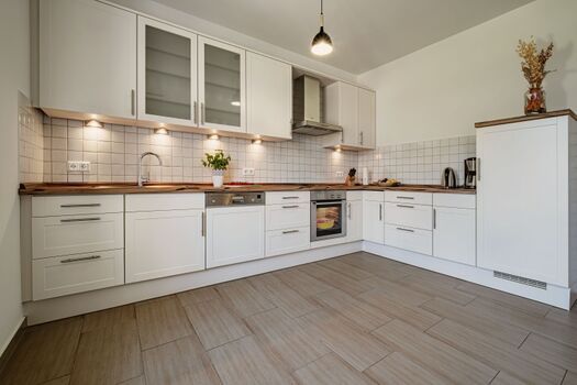 Große Küche voll ausgestattet