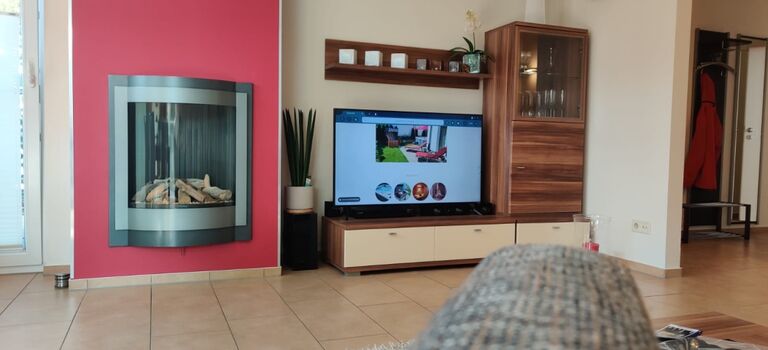 Wohnbereich mit Gaskamin und SMART-TV
