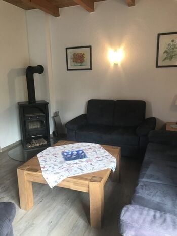 Wohnzimmer mit Kamin EG