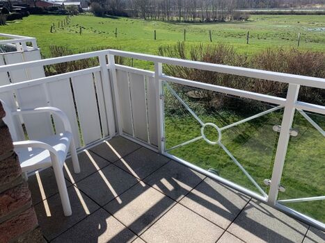 Der hintere Balkon am Schlafzimmer.