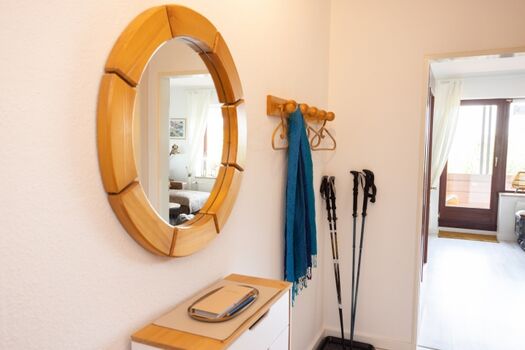 Flur, Walkingstöcke inklusive