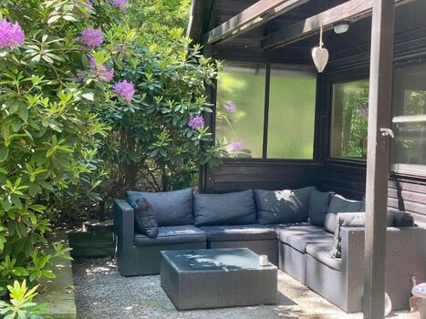 Haus mit überdachter Terasse