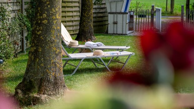 Sonnenliegen im Garten