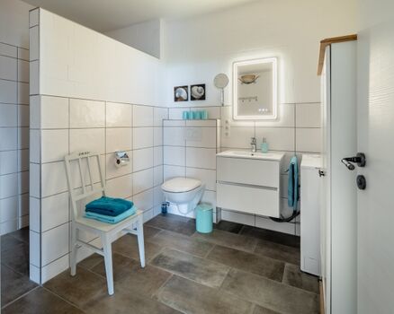 Duschbad mit Waschmaschine (Nutzung kostenfrei)