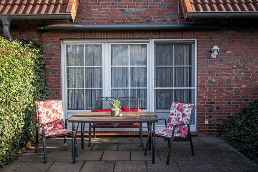 Frische Luft auf der Terrasse genießen