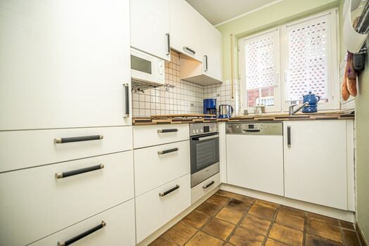 Moderne L-Küchenzeile - alles da