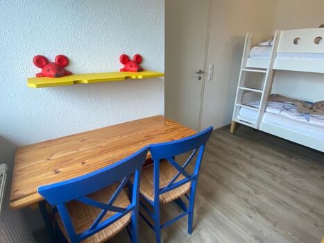 Für die Kids noch ein Schreibtisch