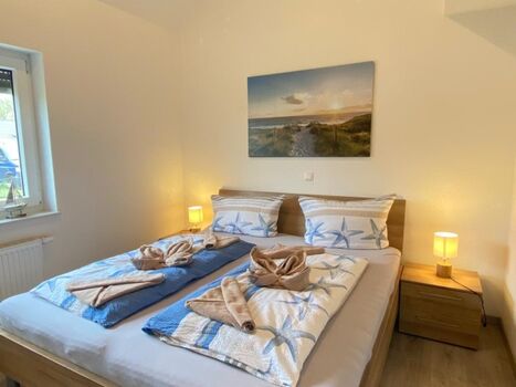 Schlafzimmer 1 mit Doppelbett