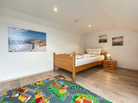 Weiter 2 Einzelbetten auf der Empore - Bett links