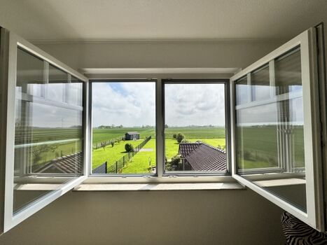 Blick aus dem Schlafzimmer in den Garten 