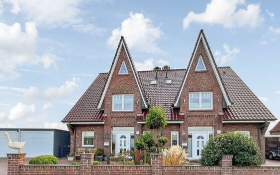 Rechte Doppelhaushälfte direkt am Deich 