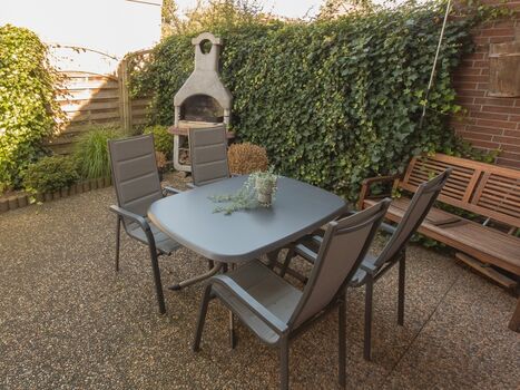 Steingrill vorhanden für sommerliches und winterliches Grillvergnügen