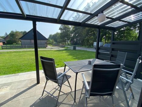 Genießen Sie die große Terrasse