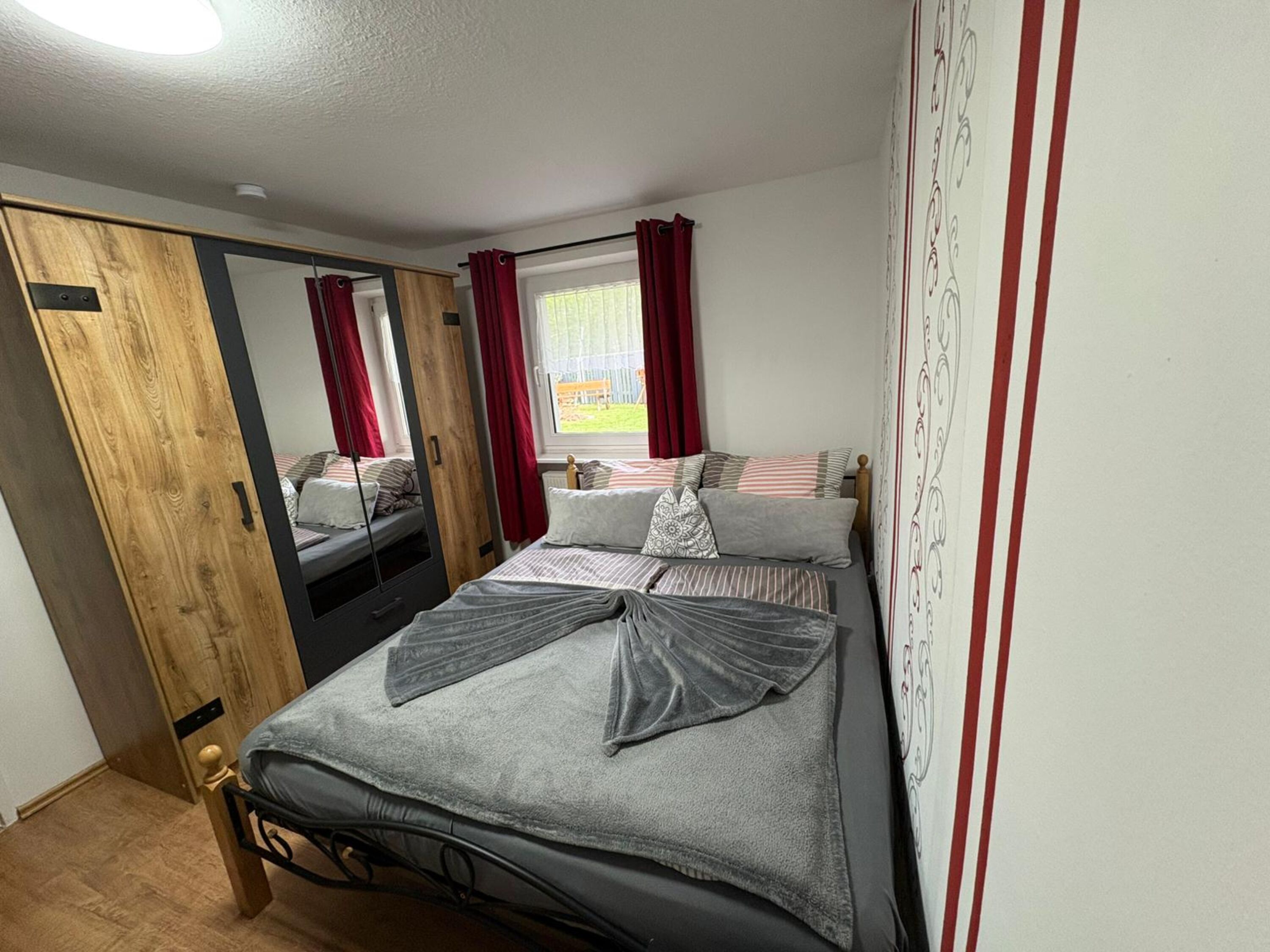 Schlafzimmer mit Smart TV