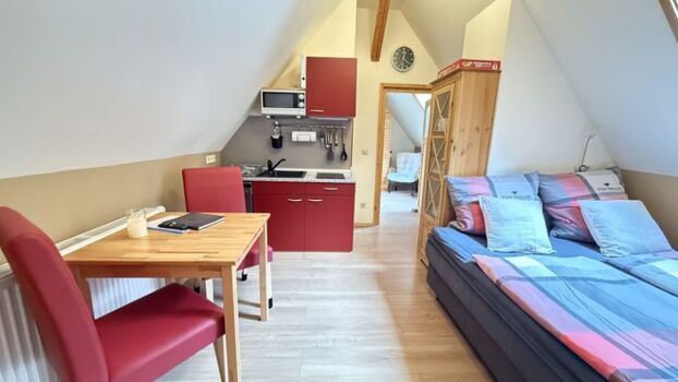 schlafen, essen, wohnen in einem Raum