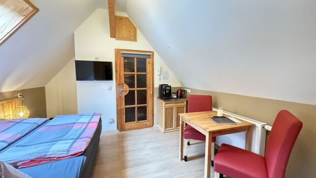 schlafen, essen, wohnen in einem Raum