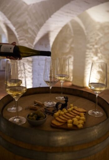 Im Weinkeller finden Sie ausgesuchte Weine vor