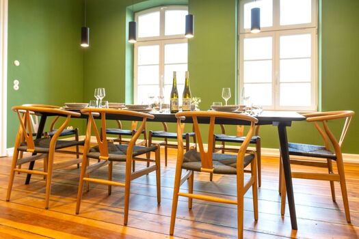 Mit Freu(n)den tafeln