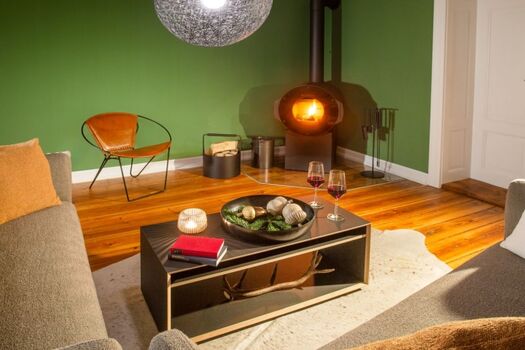 Kaminzimmer- hier wärmt der Bullerjan Ofen