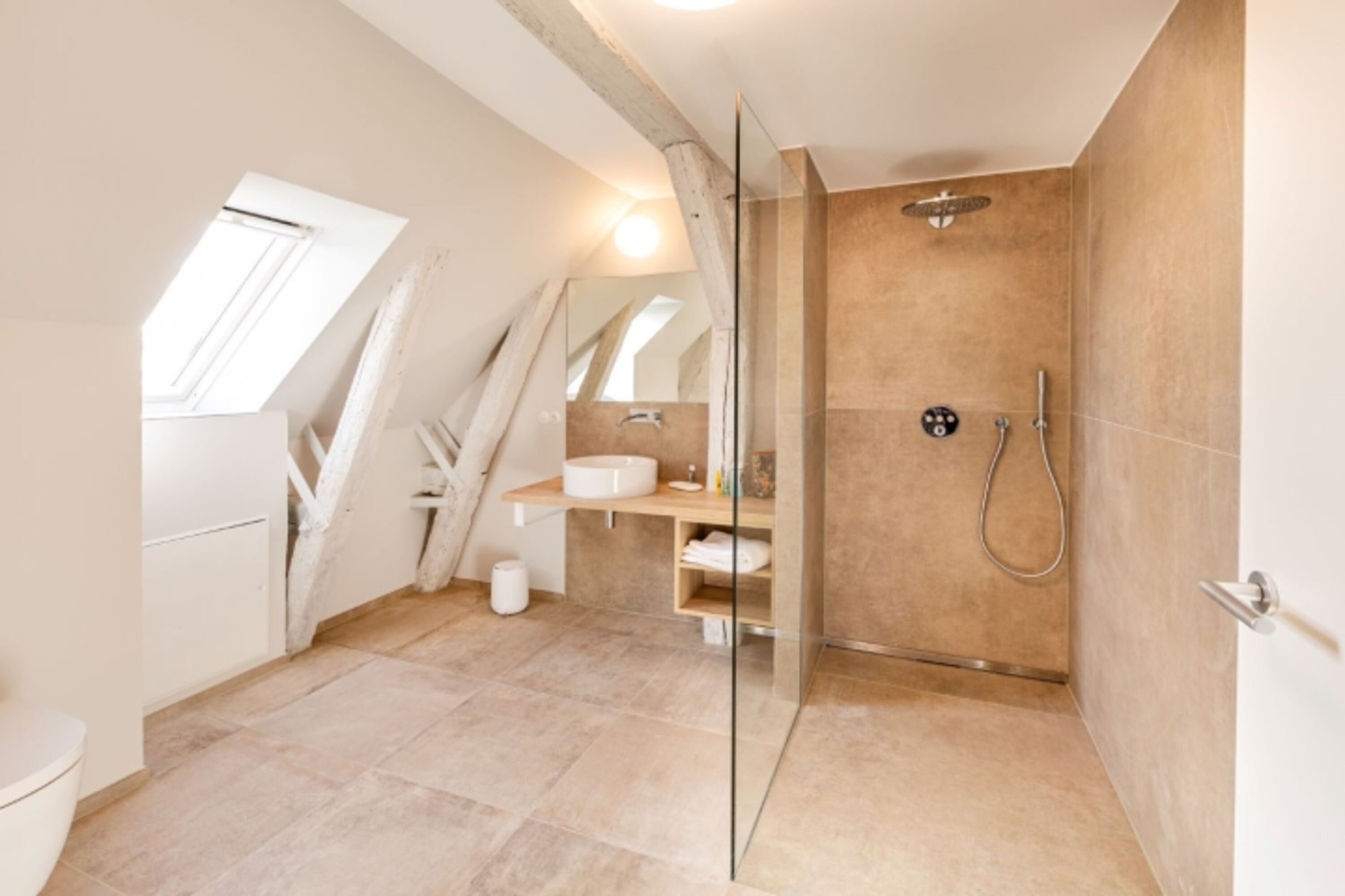 Jedes der 5 Schlafzimmer hat sein eigenes Bad (Bad en Suite)