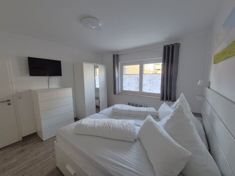 Fernseher im Schlafzimmer Ferienhaus Helmsand 3 Friedrichskoog Nordsee