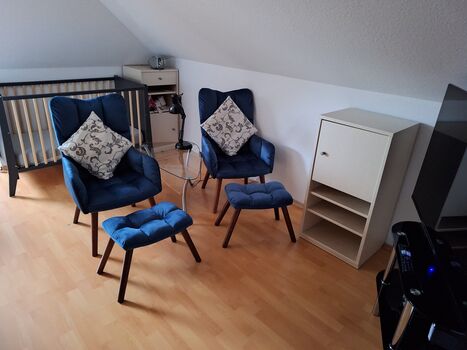 Sitzgruppe+ Babybett im 3.Schlafzimmer