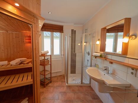 Badezimmer mit Sauna