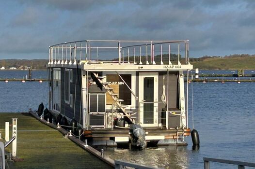 Hausboot "Lydia" im Hafen von Gager