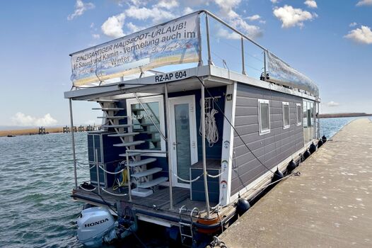 Hausboot "Lydia" im Hafen von Gager