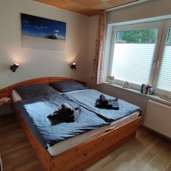 Schlafzimmer 1