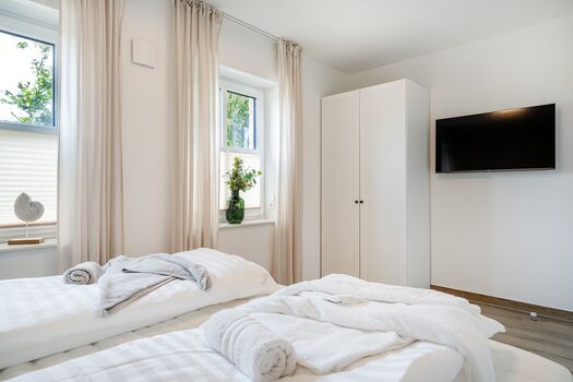 Schlafzimmer 1 mit Boxspringbett