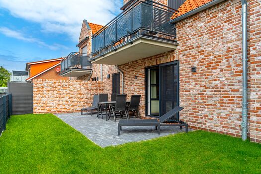 Terrasse mit Terrassenmöbeln