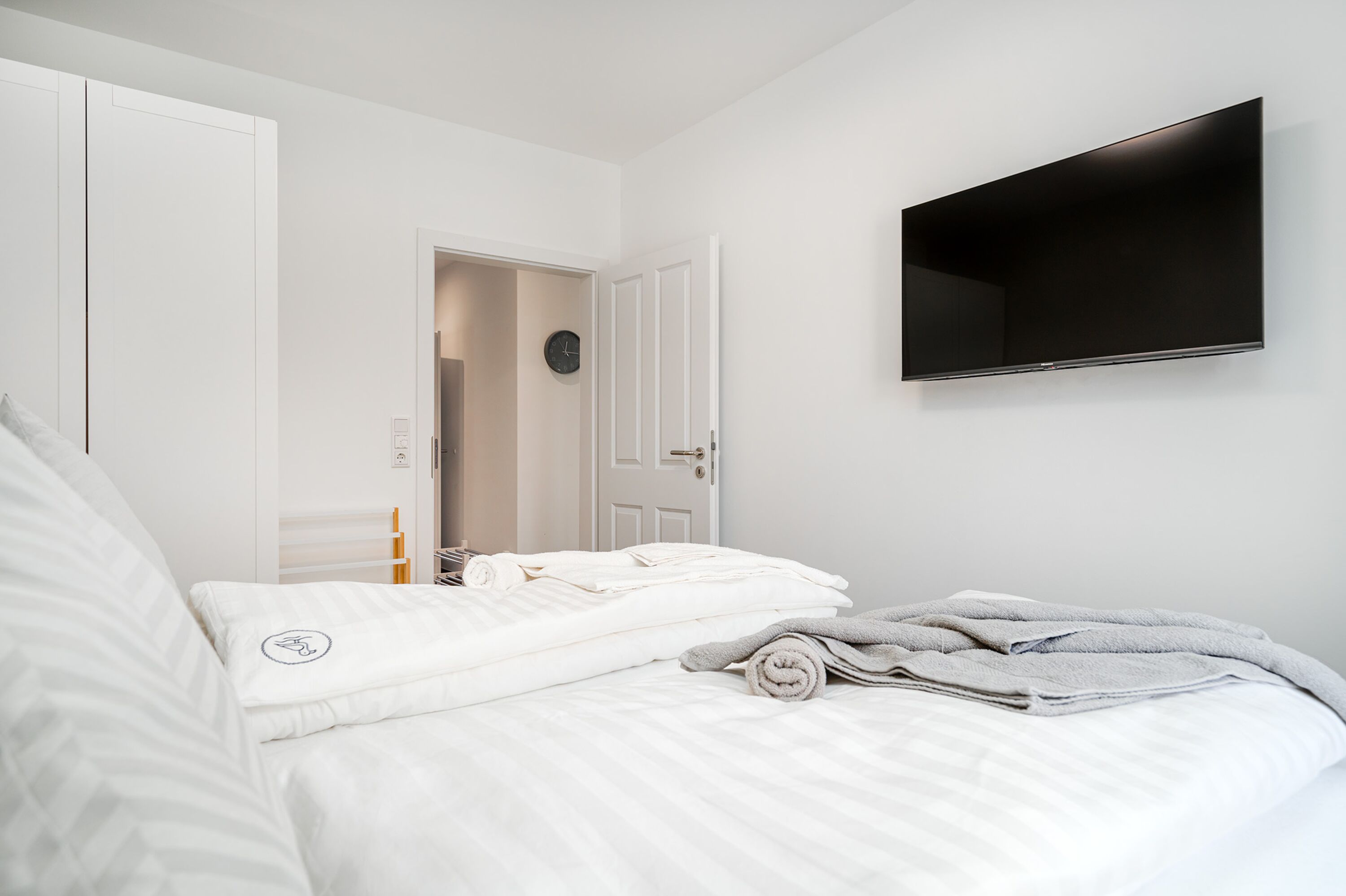 Helles Schlafzimmer 2 mit Boxspringbett