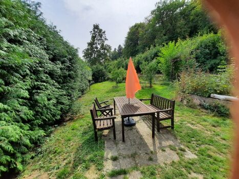 Ihr großer und eingezäunter Garten (untere Wohnung)